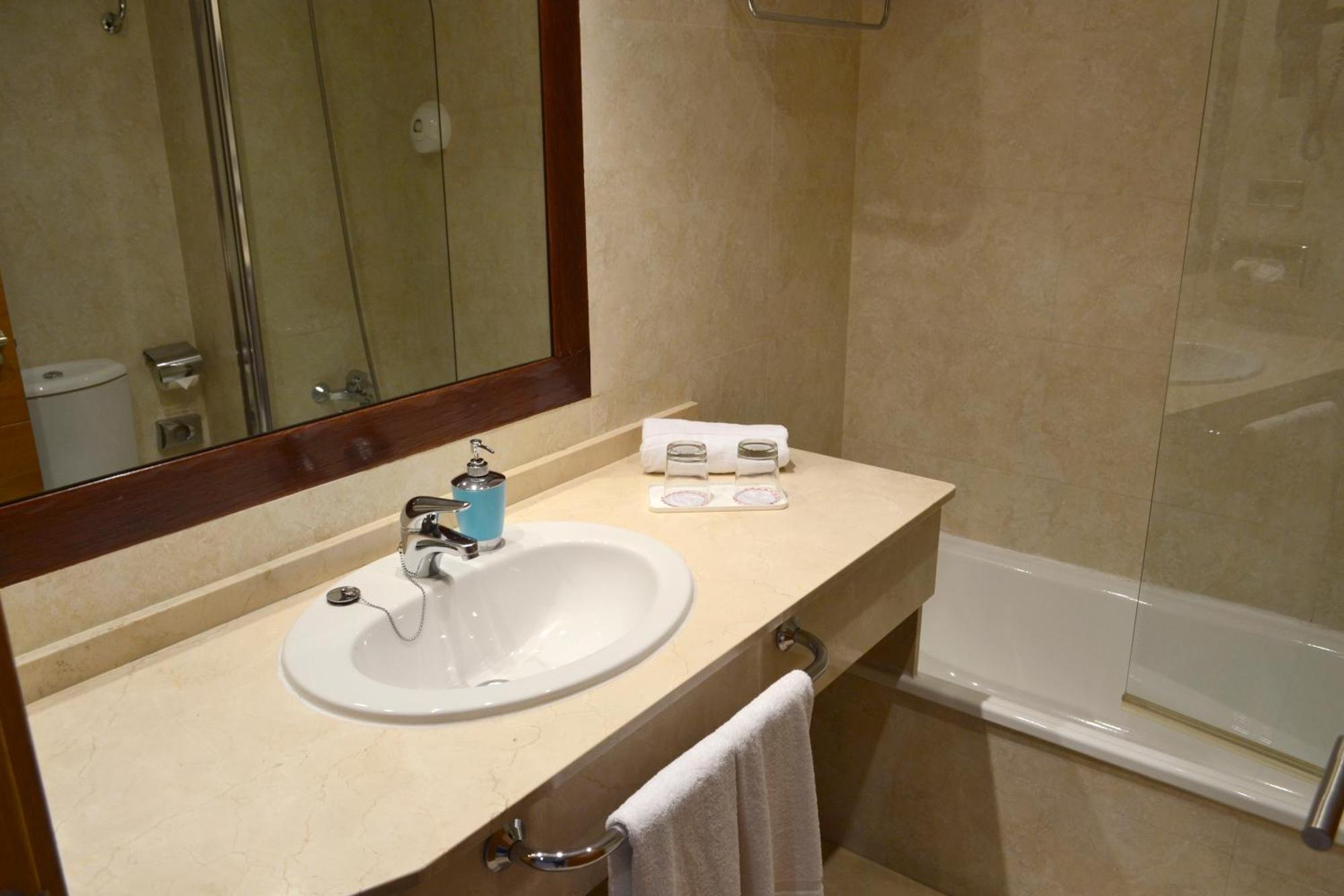 Triple Room,934272907:JPEG
